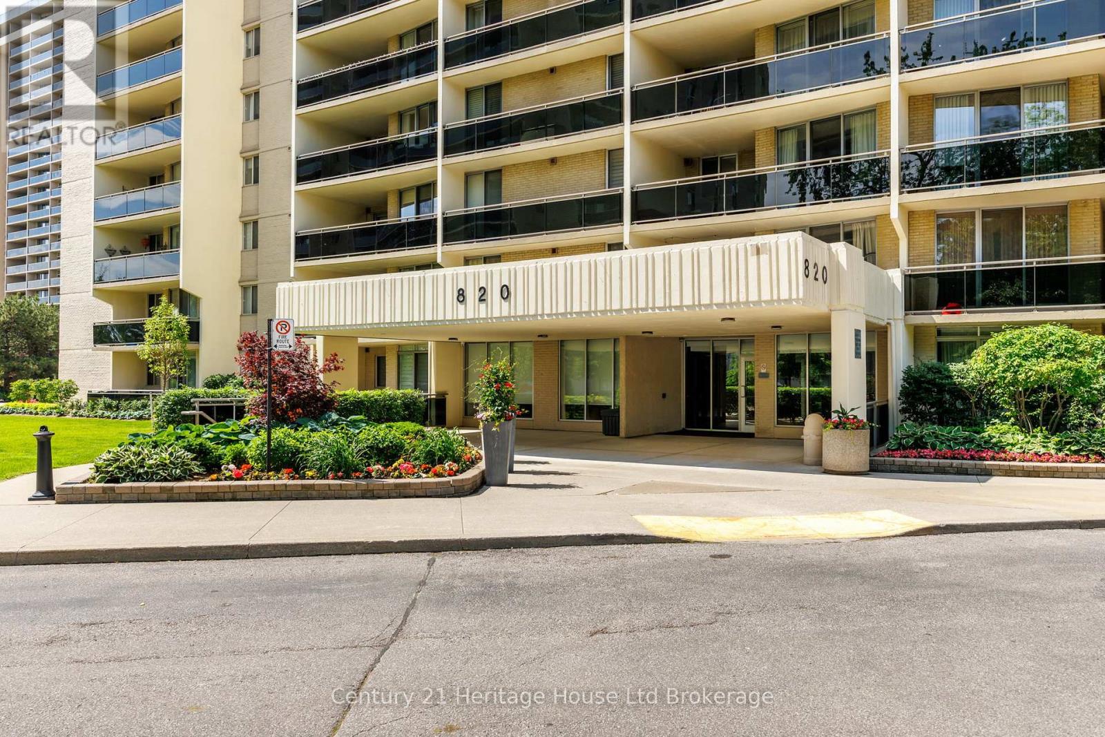 409 - 820 Burnhamthorpe Road, Toronto, Ontario  M9C 4W2 - Photo 2 - W13452058