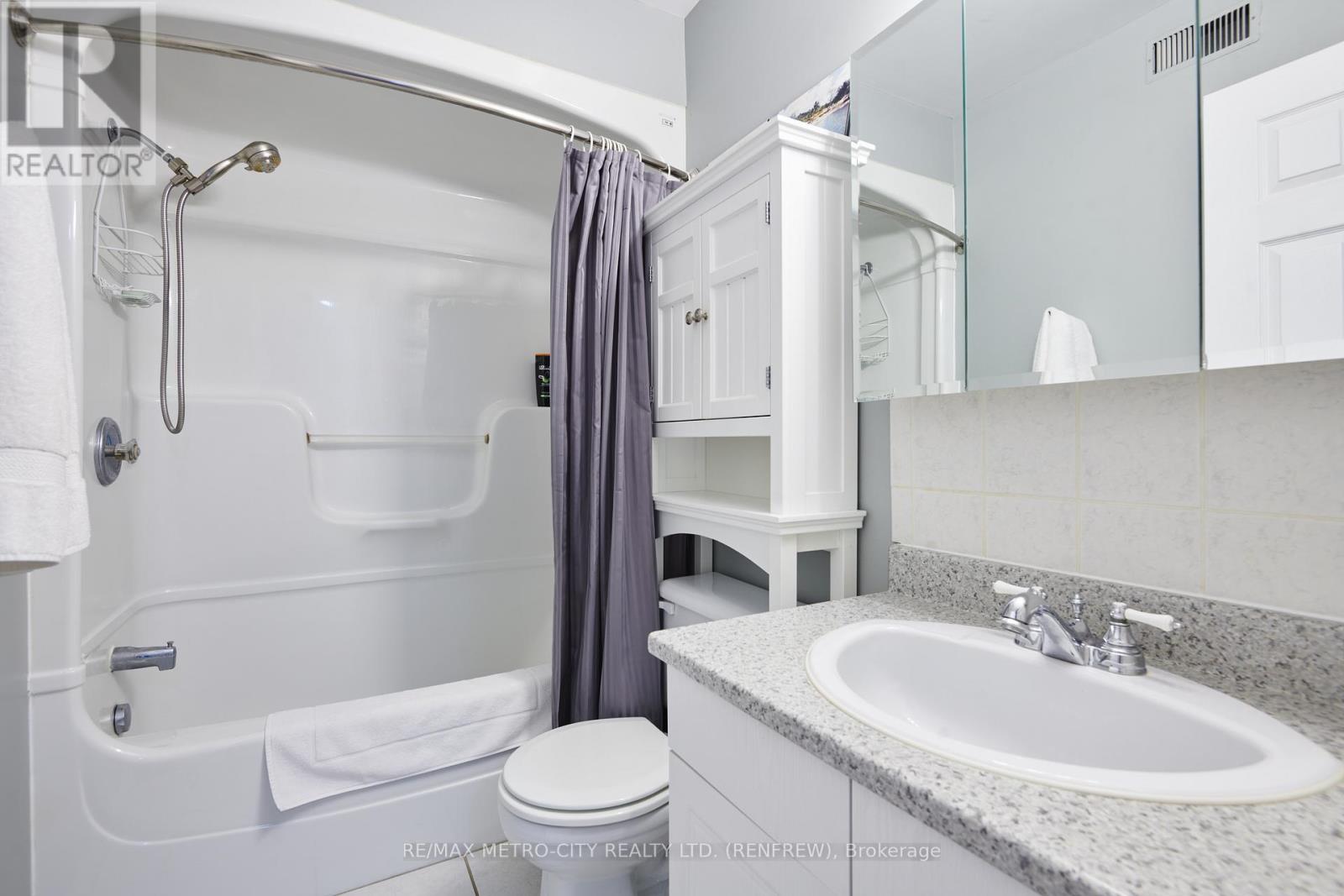 81 Flying Club Road, Greater Madawaska, Ontario  K0J 2R0 - Photo 14 - X13452126