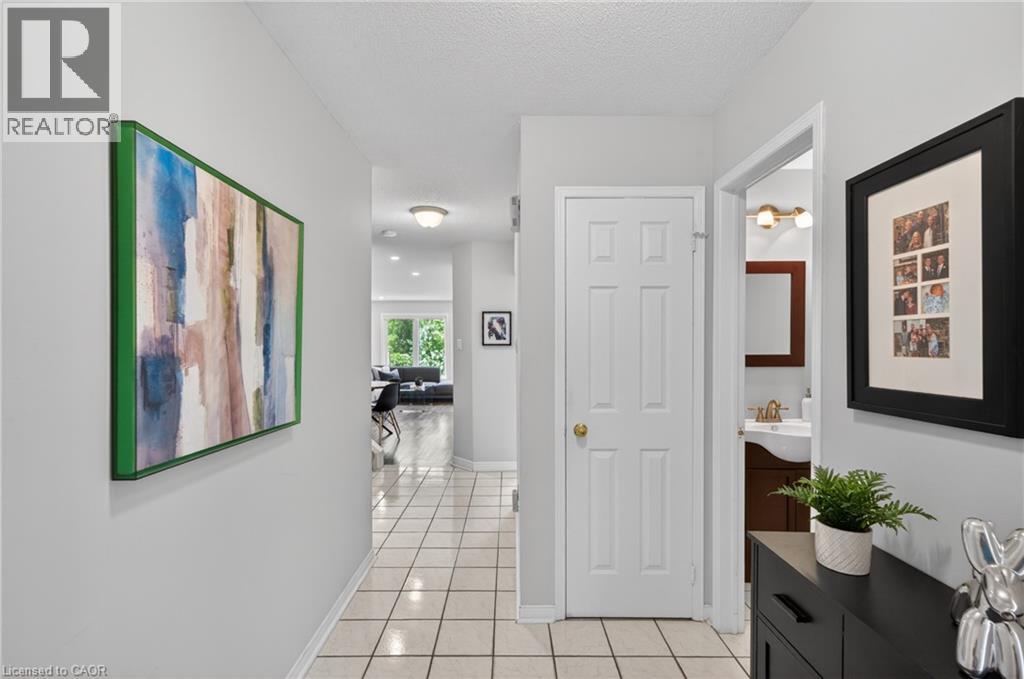 2215 Cleaver Avenue Unit# 2, Burlington, Ontario  L7M 4C5 - Photo 4 - 40840352