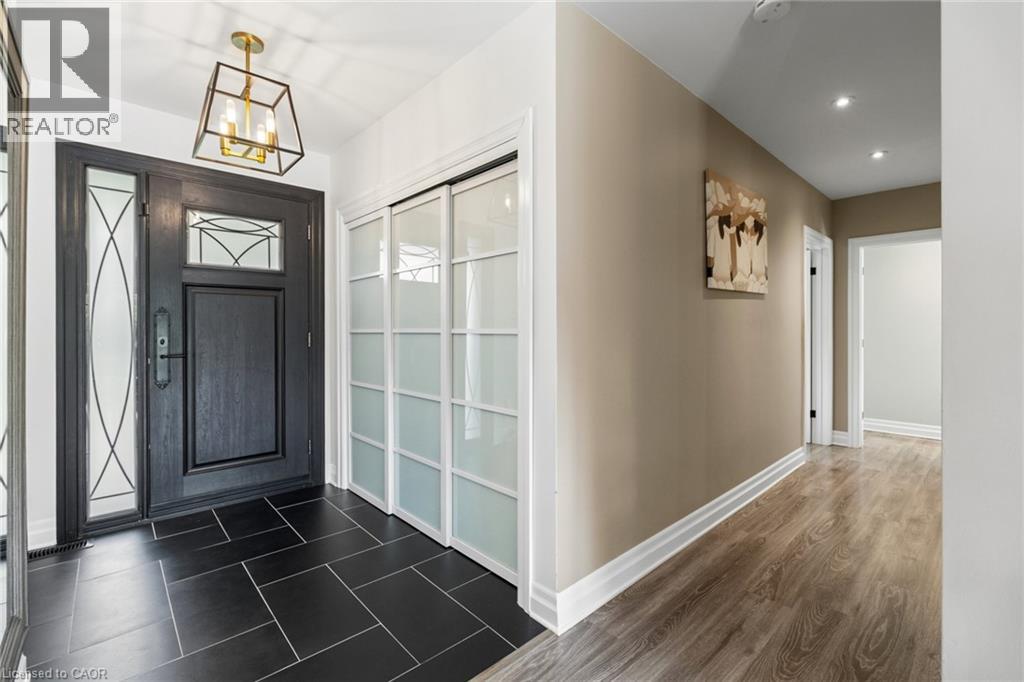 1648 Crediton Parkway, Mississauga, Ontario  L5G 3X3 - Photo 4 - 40840120