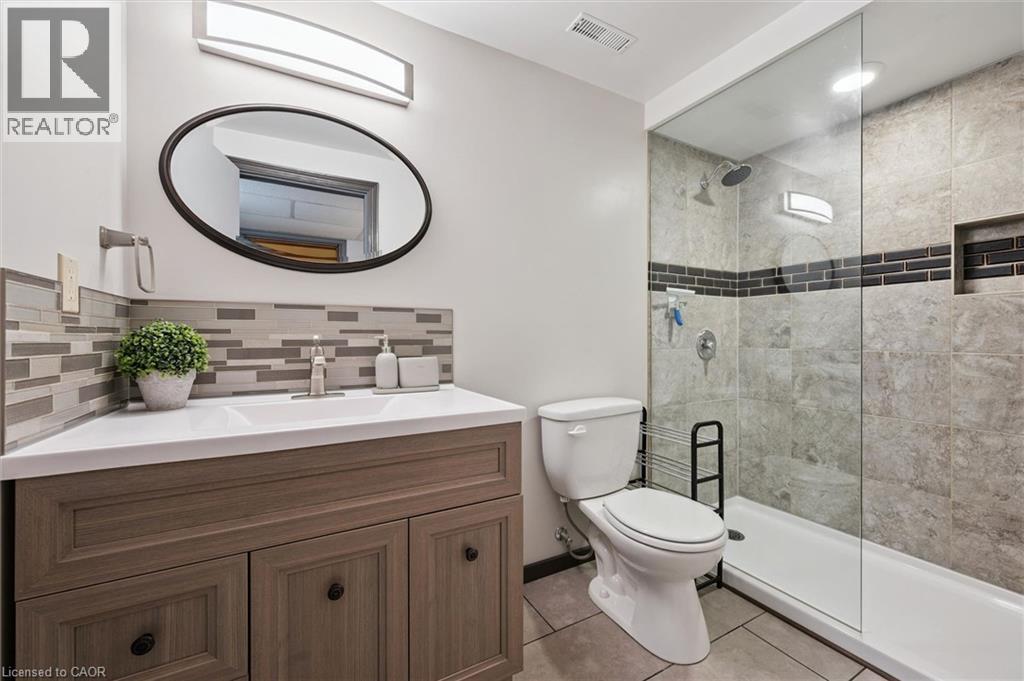 15 Wildwood Place, Waterloo, Ontario  N2L 4B2 - Photo 33 - 40837814