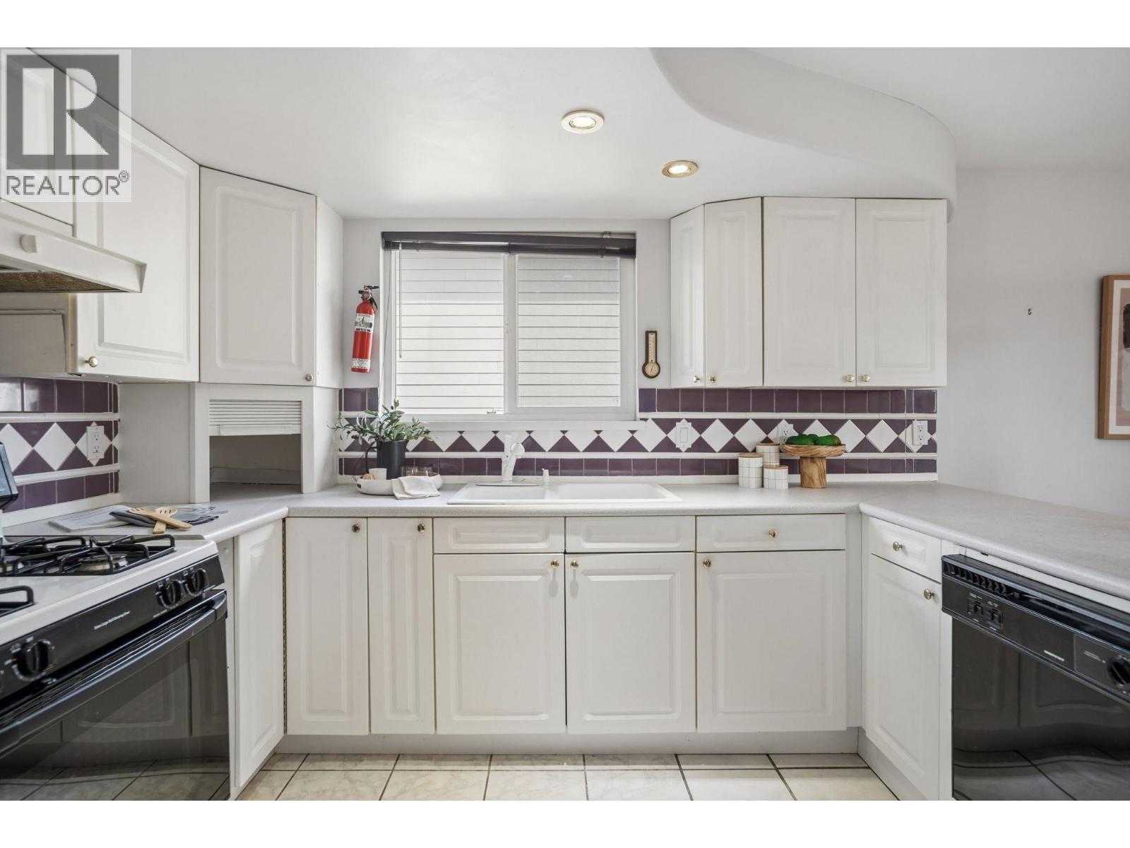 1770 Giles Place, Burnaby, British Columbia  V5A 3K6 - Photo 10 - R3120037
