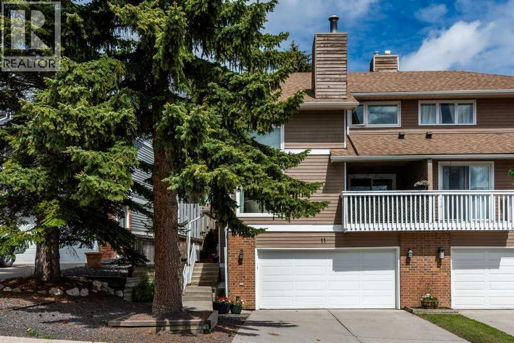 11 Stradwick Place SW, Calgary, Alberta