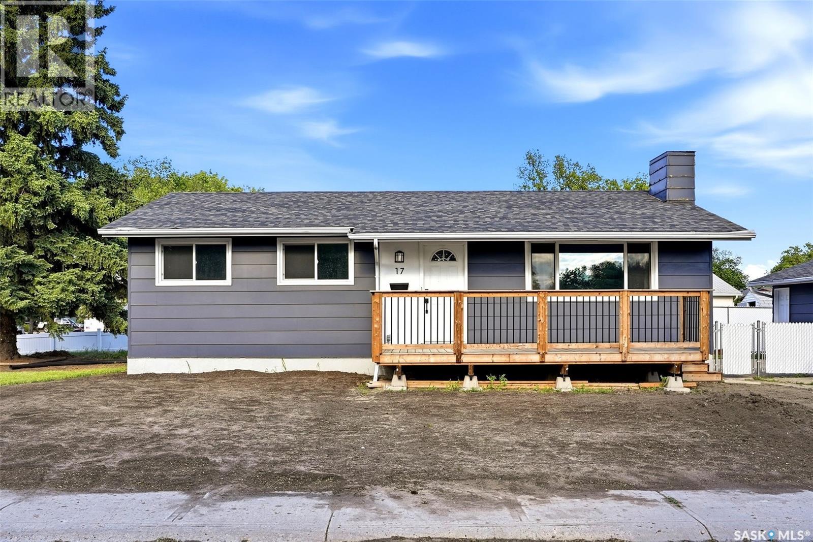 17 Willowview Street, Regina, Saskatchewan  S4R 5K2 - Photo 1 - SK039595