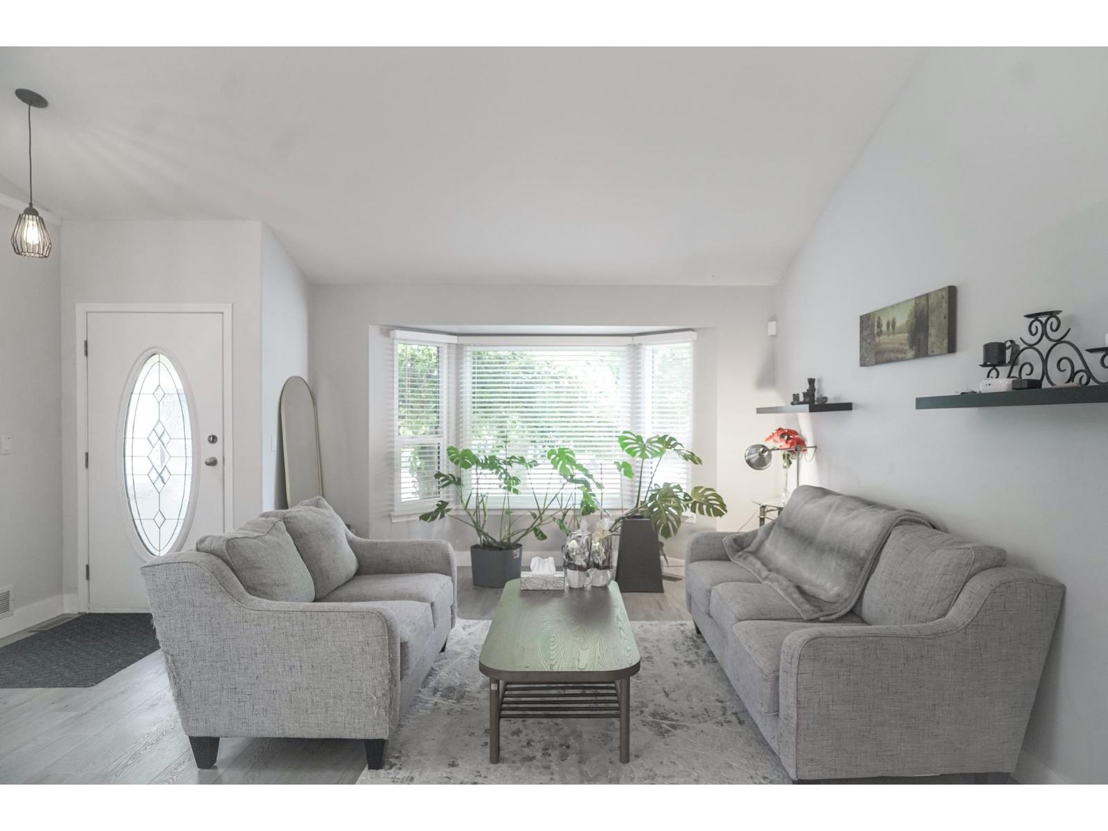 18875 63 Avenue, Surrey, British Columbia  V3S 7V8 - Photo 3 - R3132756