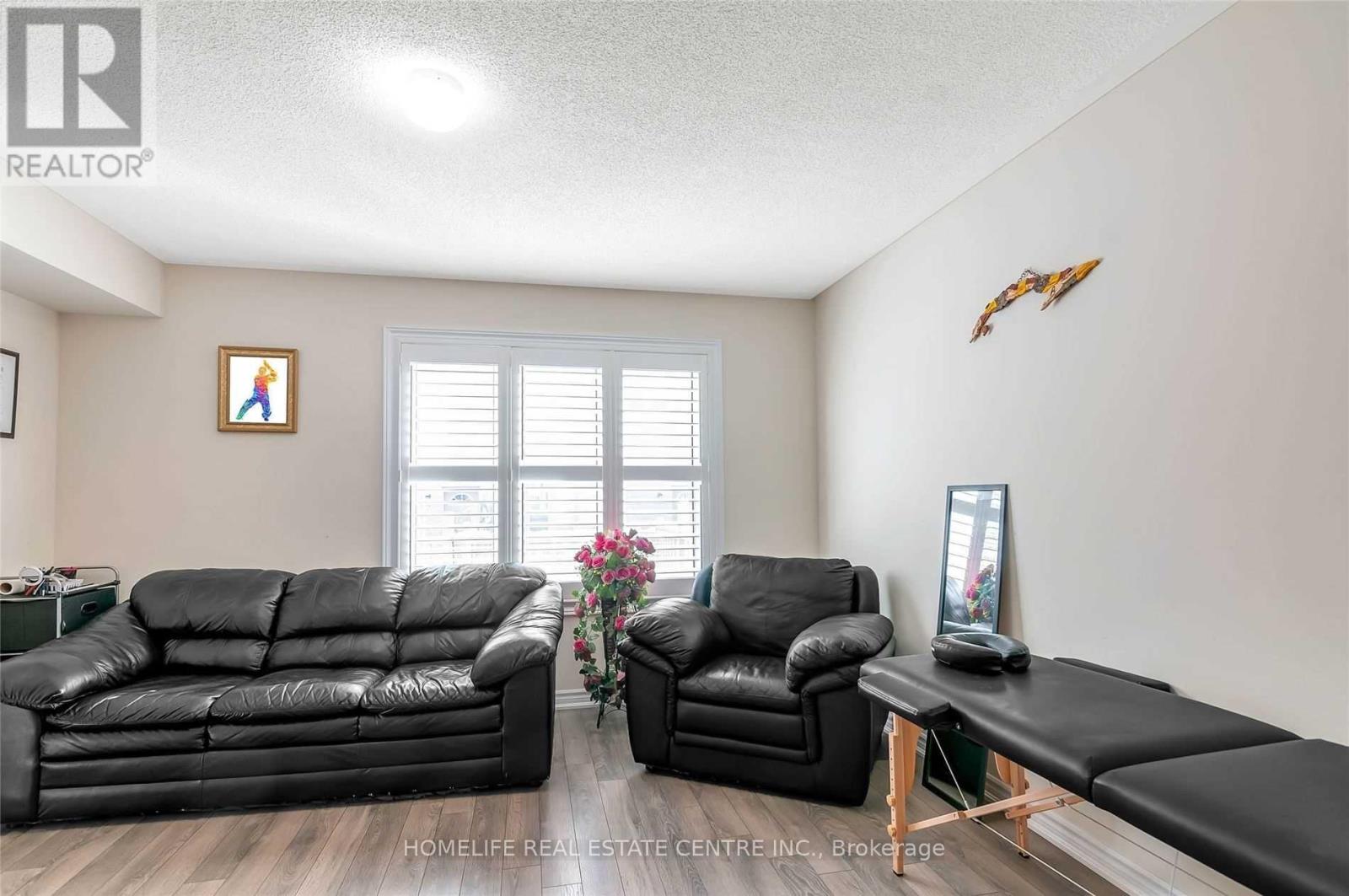 5 Kayak Heights, Brampton, Ontario  L6Z 0B4 - Photo 2 - W13452170