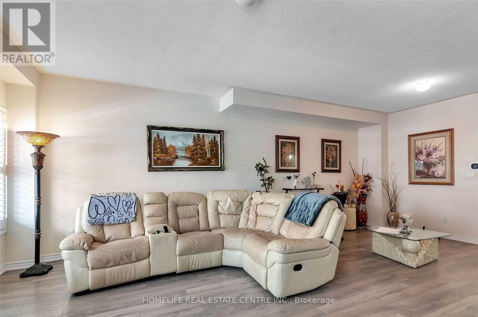 5 Kayak Heights, Brampton, Ontario  L6Z 0B4 - Photo 3 - W13452170