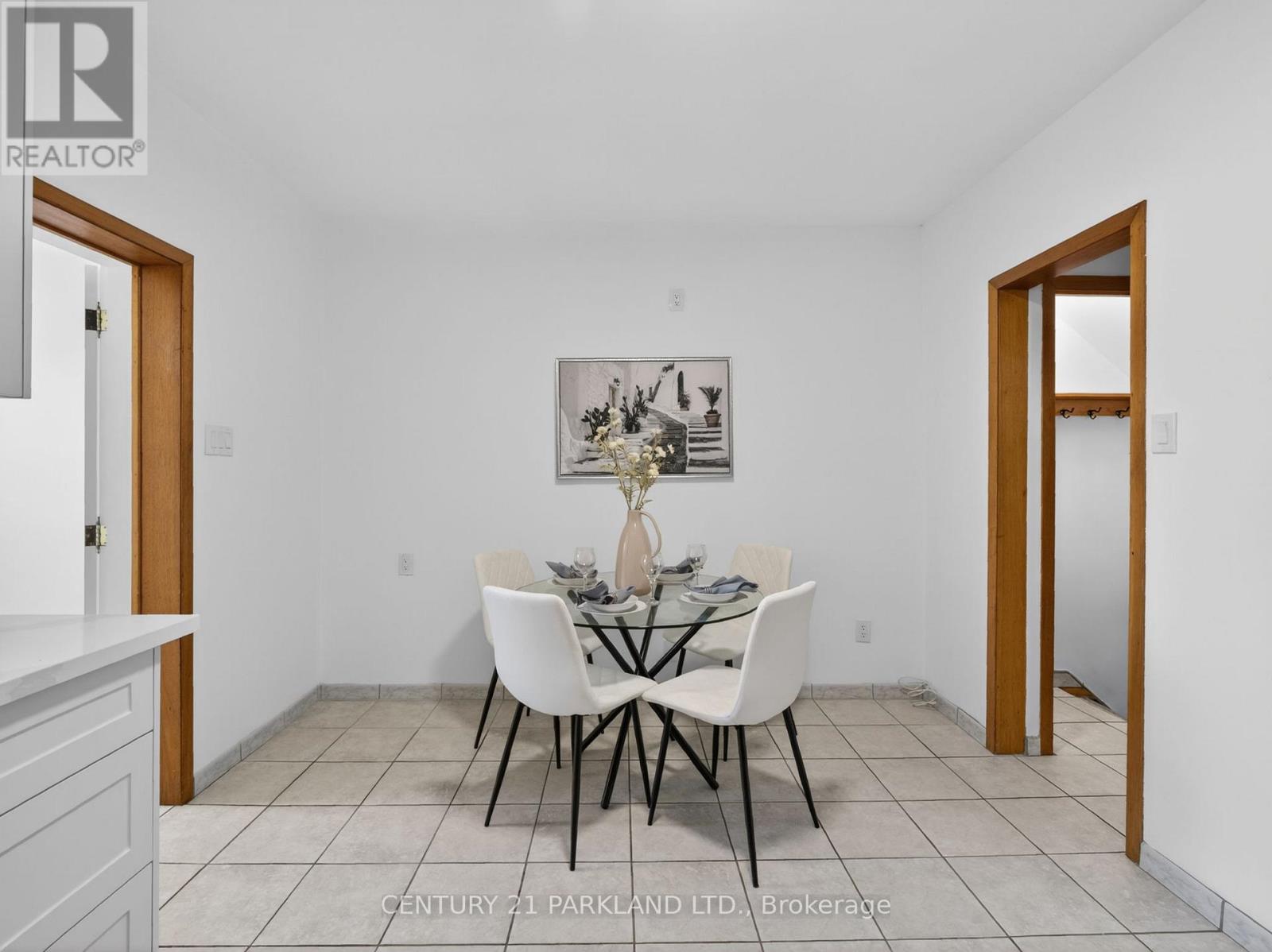 26 Earlscourt Avenue, Toronto, Ontario  M6E 4A6 - Photo 10 - W13452174