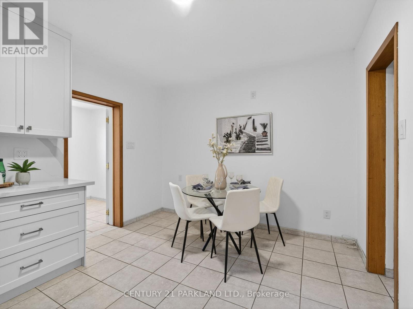 26 Earlscourt Avenue, Toronto, Ontario  M6E 4A6 - Photo 11 - W13452174
