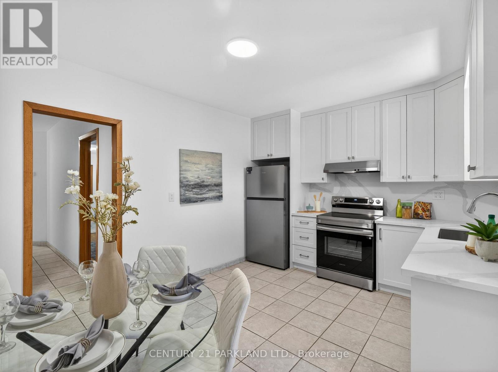 26 Earlscourt Avenue, Toronto, Ontario  M6E 4A6 - Photo 12 - W13452174