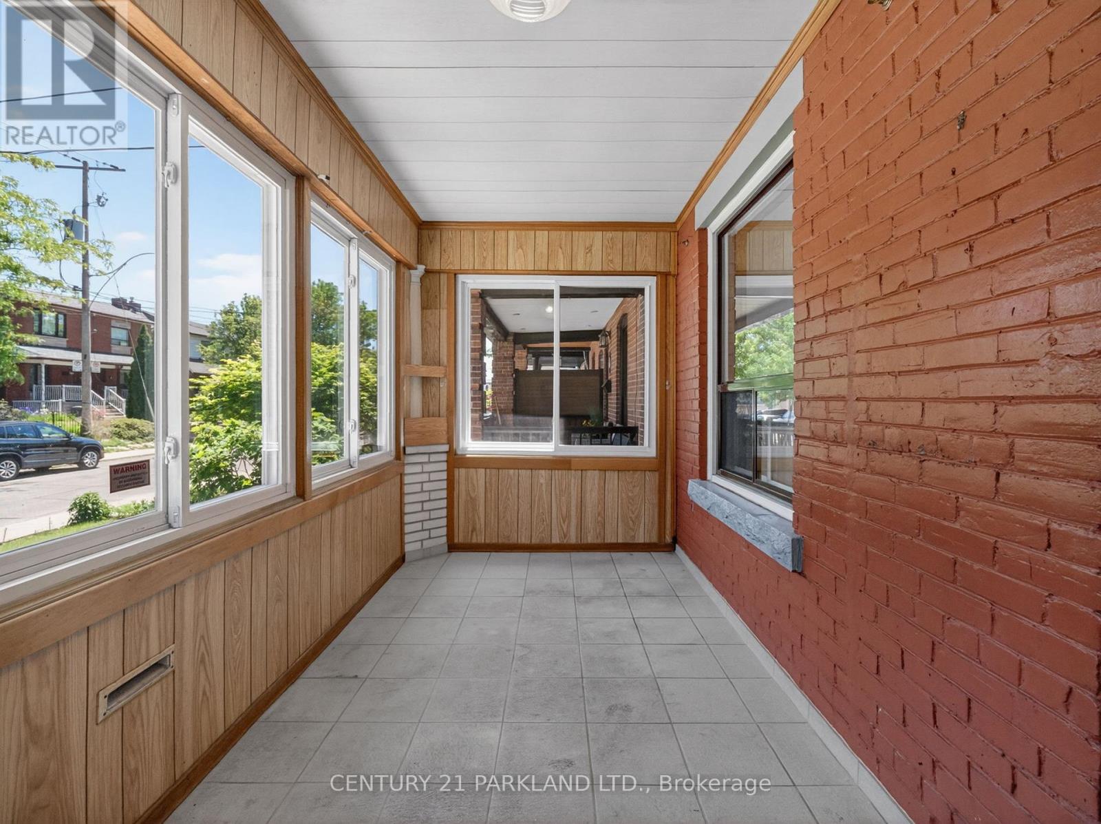 26 Earlscourt Avenue, Toronto, Ontario  M6E 4A6 - Photo 2 - W13452174
