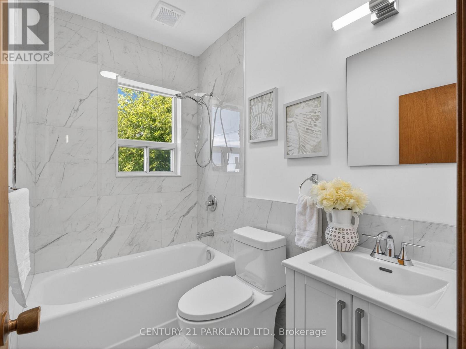 26 Earlscourt Avenue, Toronto, Ontario  M6E 4A6 - Photo 23 - W13452174