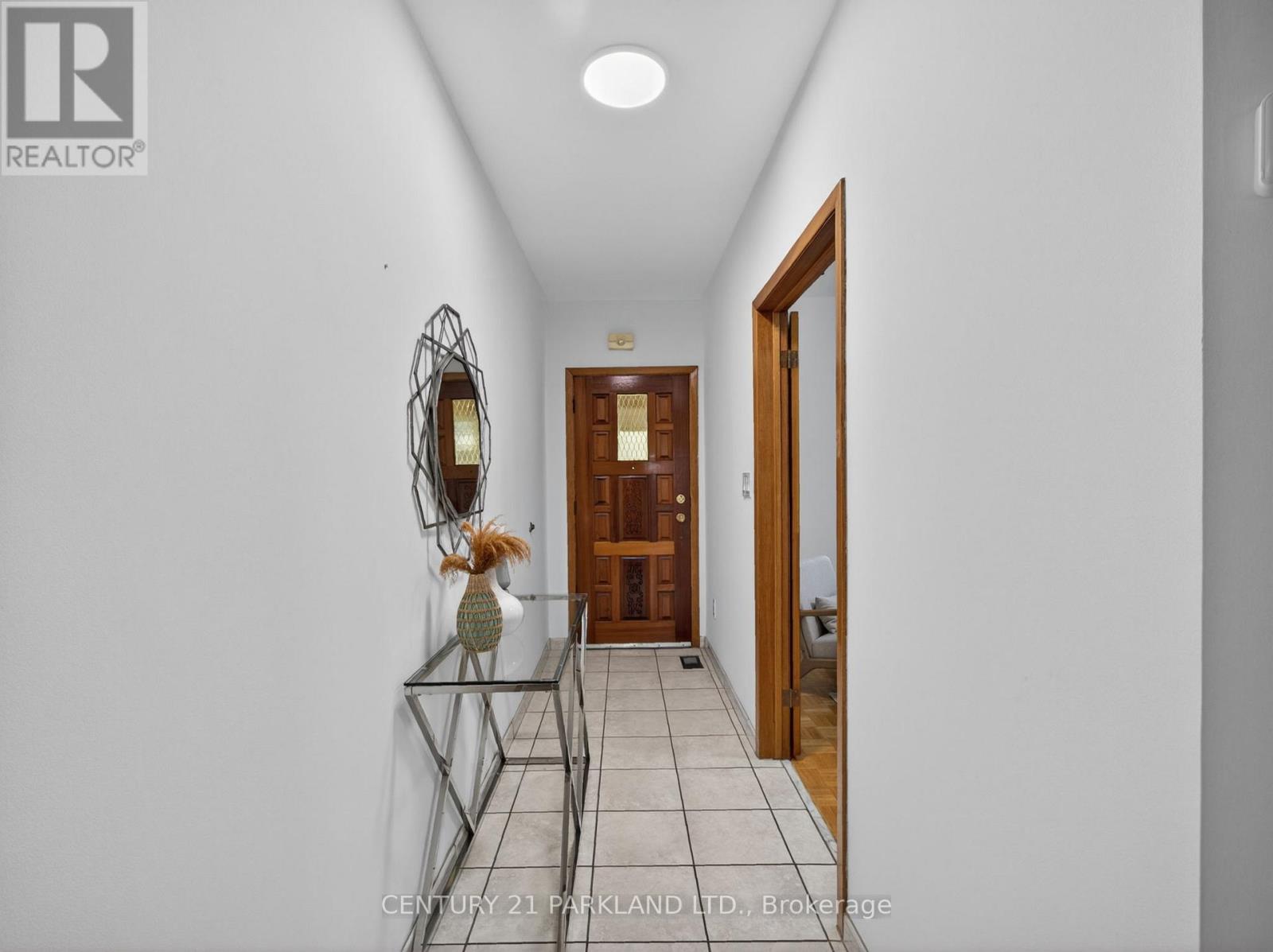 26 Earlscourt Avenue, Toronto, Ontario  M6E 4A6 - Photo 3 - W13452174