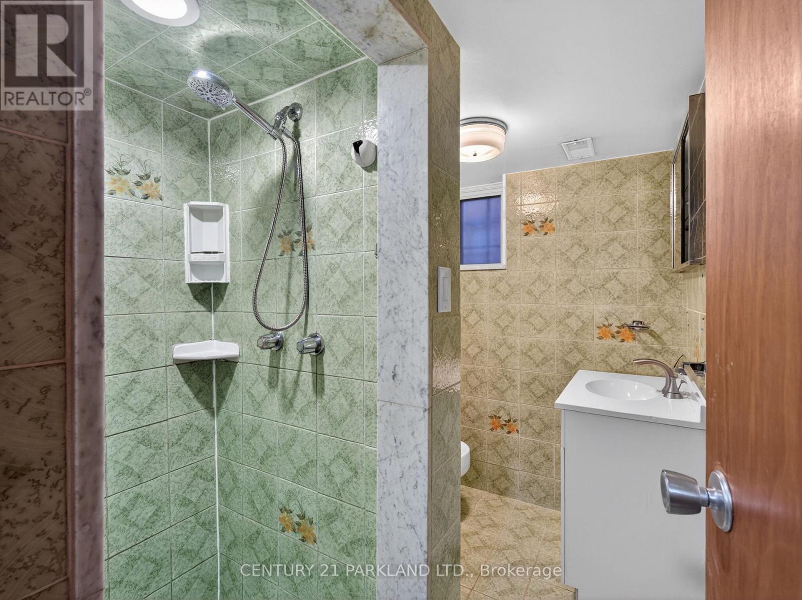 26 Earlscourt Avenue, Toronto, Ontario  M6E 4A6 - Photo 31 - W13452174