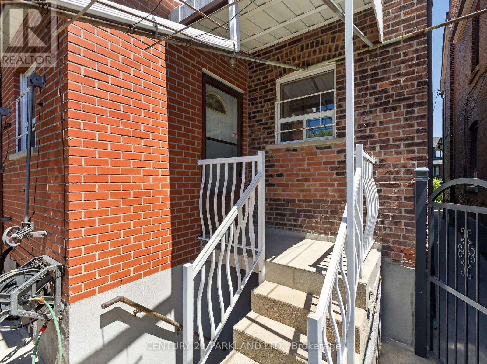 26 Earlscourt Avenue, Toronto, Ontario  M6E 4A6 - Photo 35 - W13452174