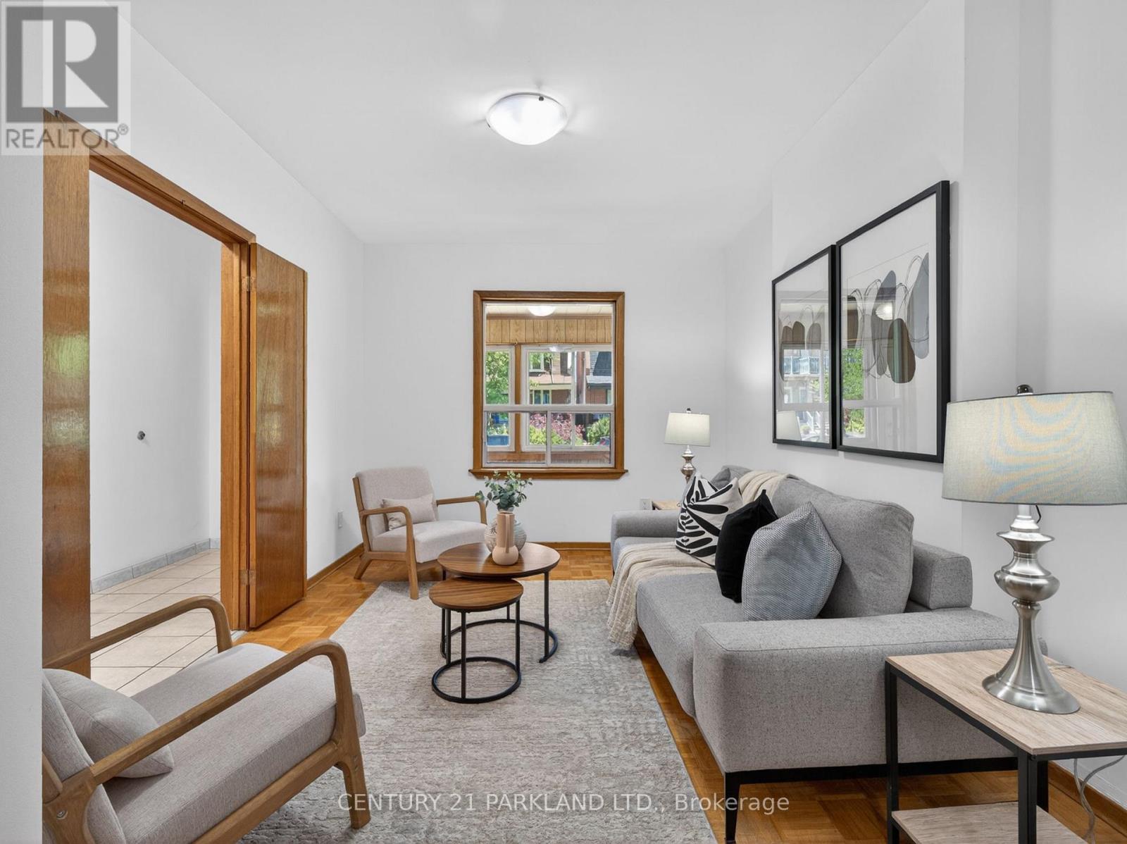 26 Earlscourt Avenue, Toronto, Ontario  M6E 4A6 - Photo 4 - W13452174