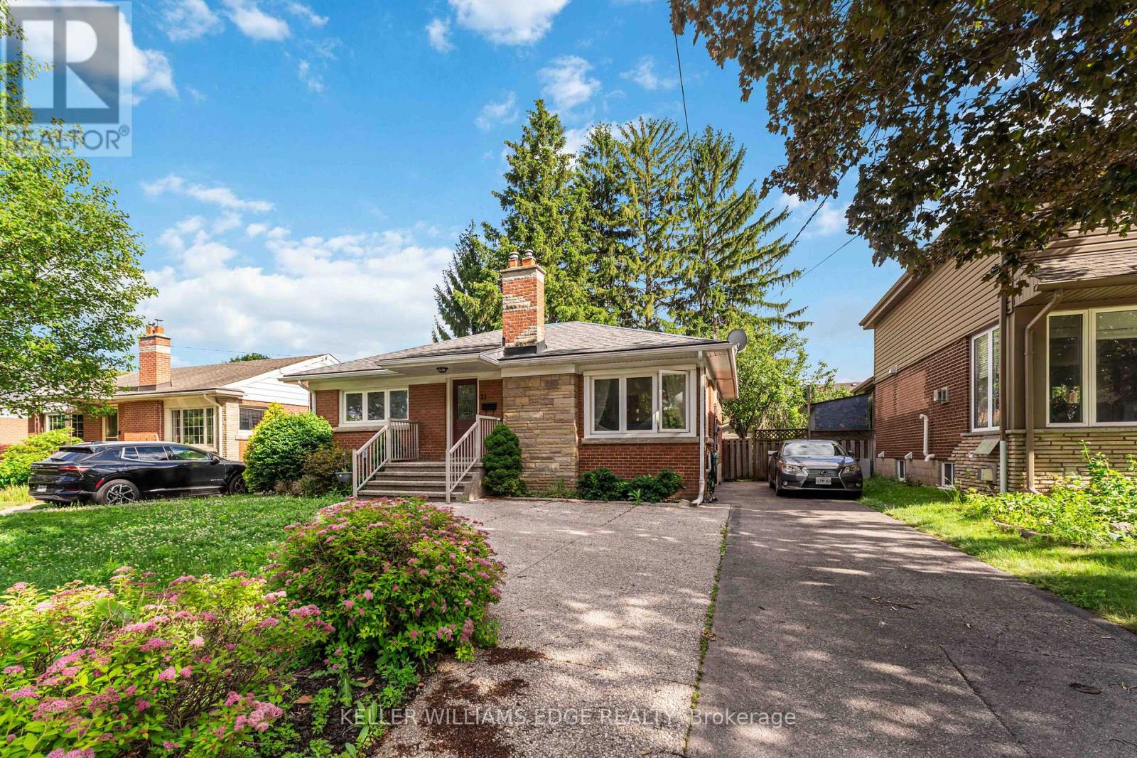21 Sheridan Lane, Hamilton, Ontario  L8S 2N3 - Photo 2 - X13452070