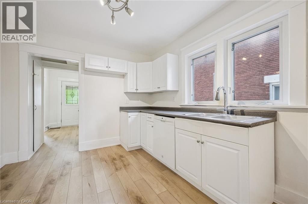 38 Stirling Avenue N, Kitchener, Ontario  N2H 3G5 - Photo 8 - 40839878