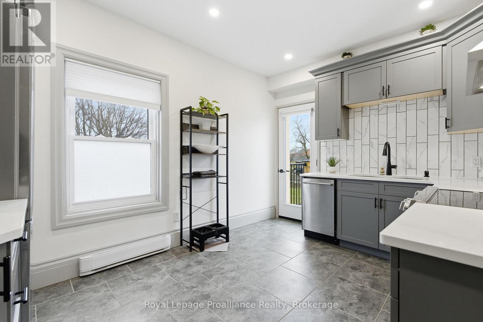 Upper - 300 George Street, Cobourg, Ontario  K9A 3L8 - Photo 5 - X13452224
