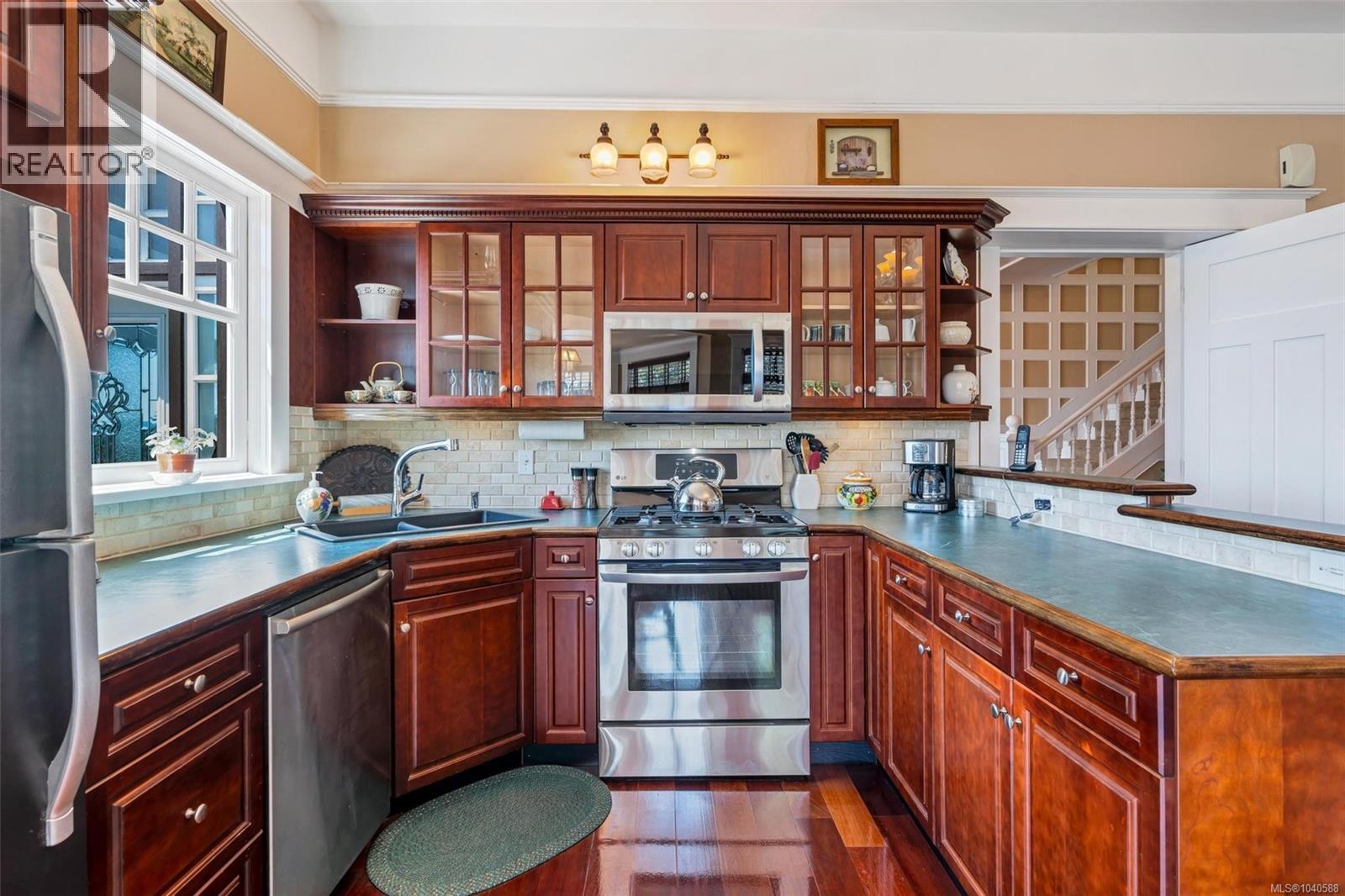 1926 Crescent Rd, Oak Bay, British Columbia  V8S 2H1 - Photo 47 - 1040588