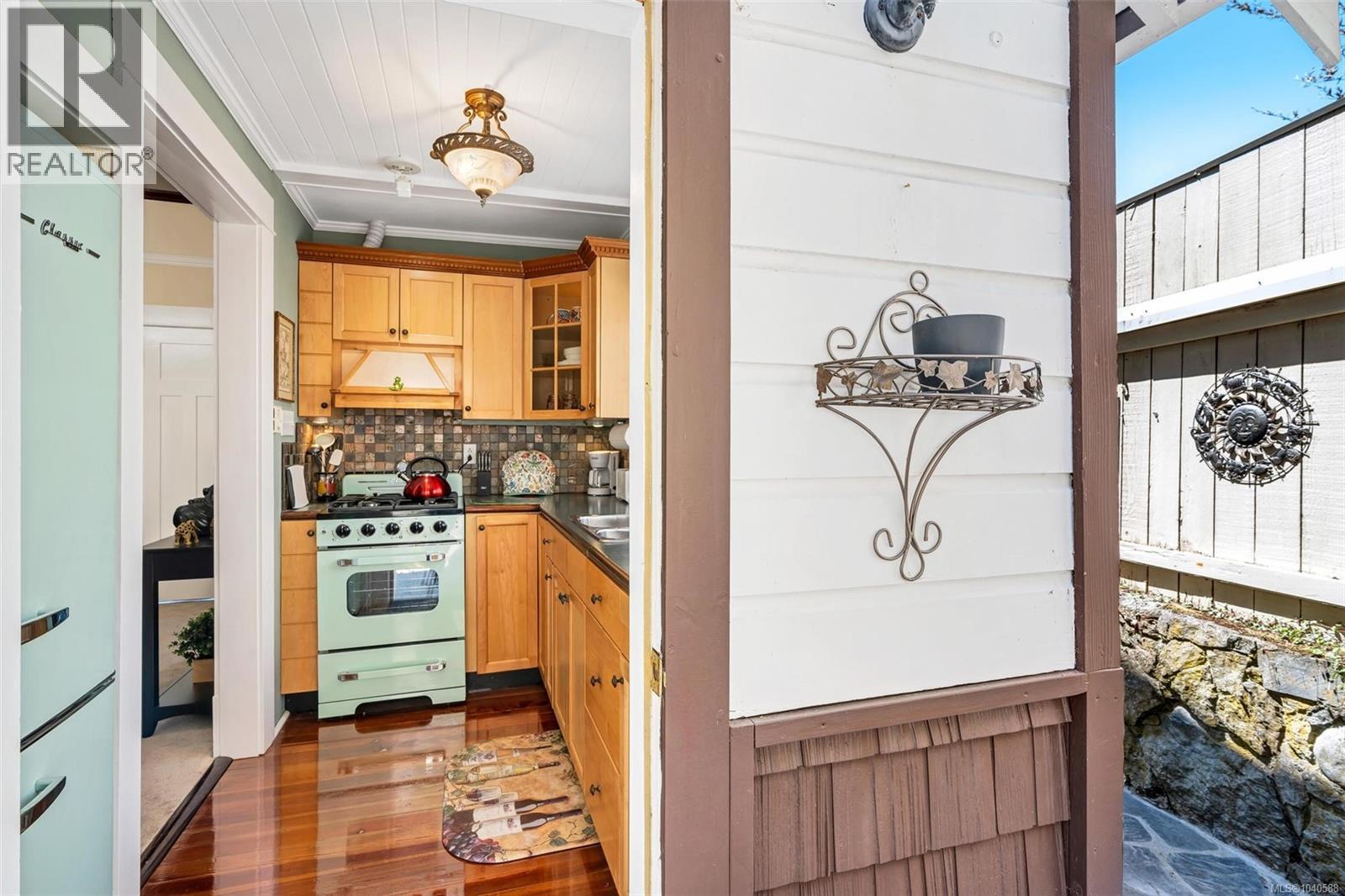 1926 Crescent Rd, Oak Bay, British Columbia  V8S 2H1 - Photo 68 - 1040588