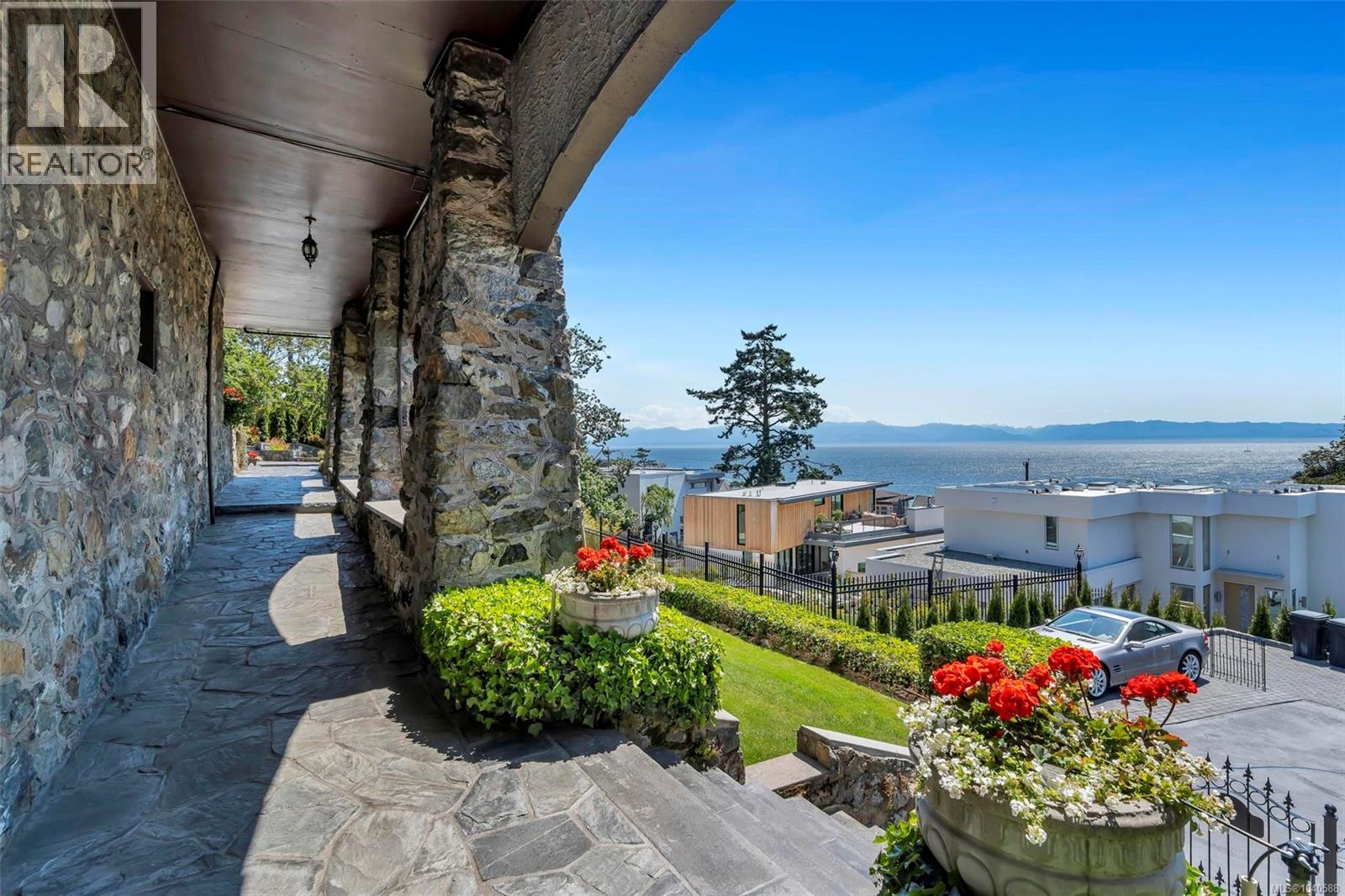 1926 Crescent Rd, Oak Bay, British Columbia  V8S 2H1 - Photo 72 - 1040588
