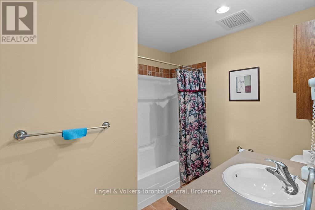 122 - 125 Fairway Court, Blue Mountains, Ontario L9Y 0P8 - Photo 35 - X13452322
