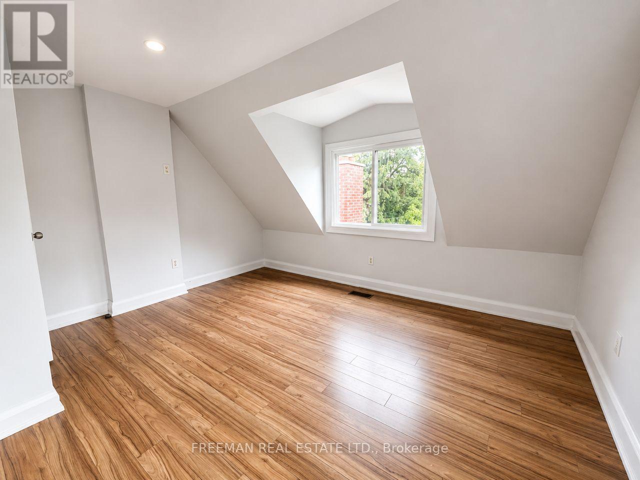 Upper - 342 Howland Avenue, Toronto, Ontario  M5R 3B9 - Photo 11 - C13452212