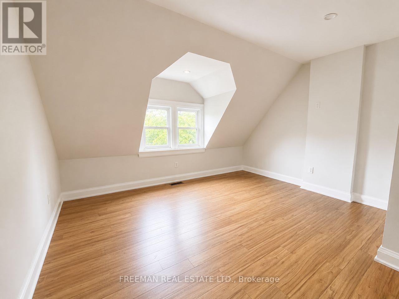 Upper - 342 Howland Avenue, Toronto, Ontario  M5R 3B9 - Photo 13 - C13452212