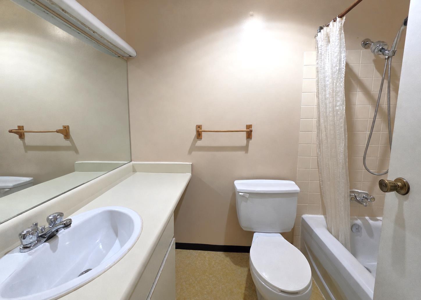 312 14945 100 Avenue, Surrey, British Columbia  V3R 1J6 - Photo 8 - R3136573