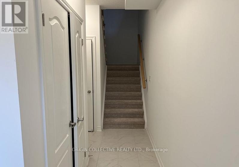 34 Milson Cres, Essa, Ontario  L0M 1B5 - Photo 2 - N13452198