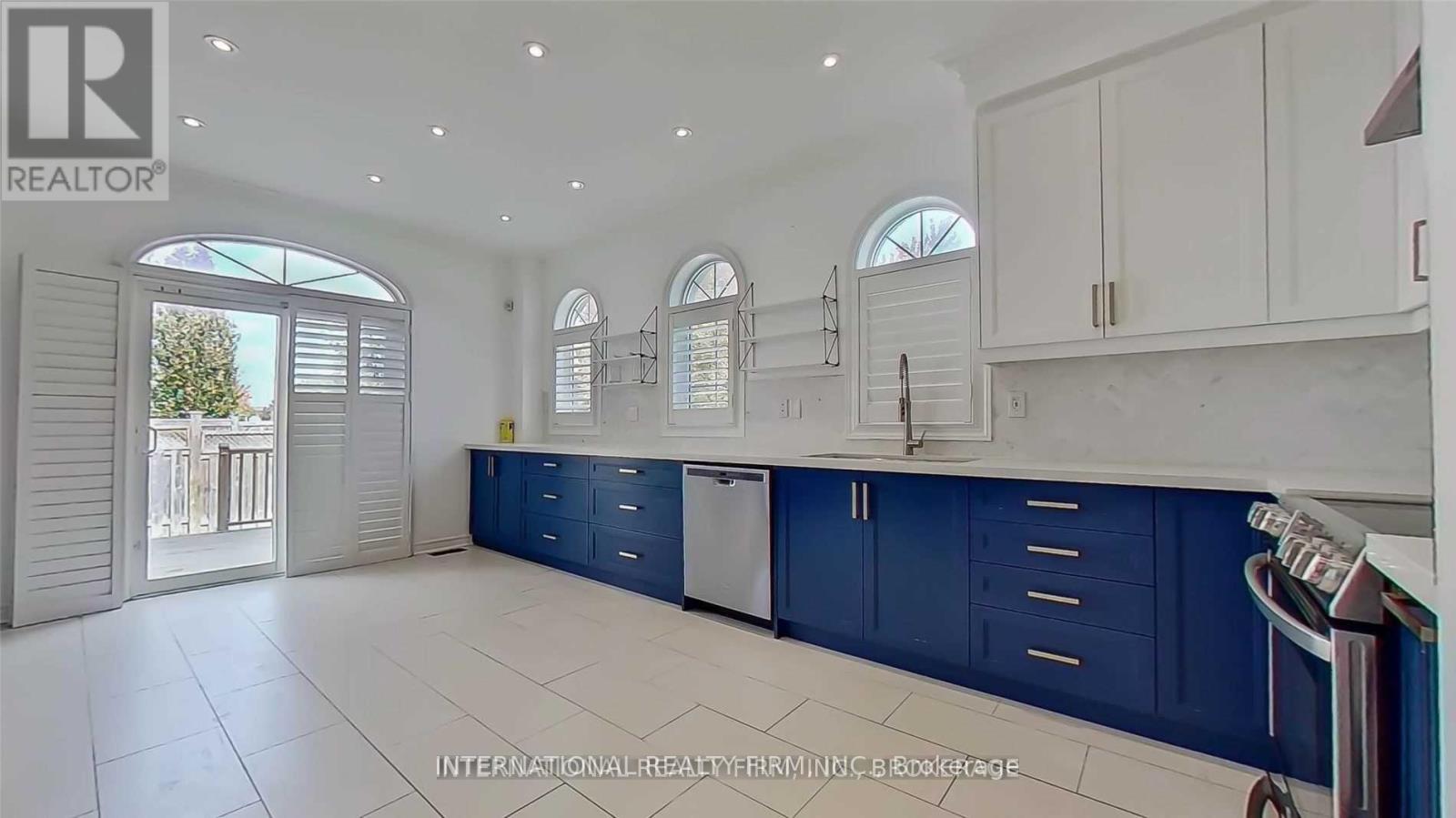 2 Dolce Crescent, Vaughan, Ontario L4H 3C7 - Photo 11 - N13452256