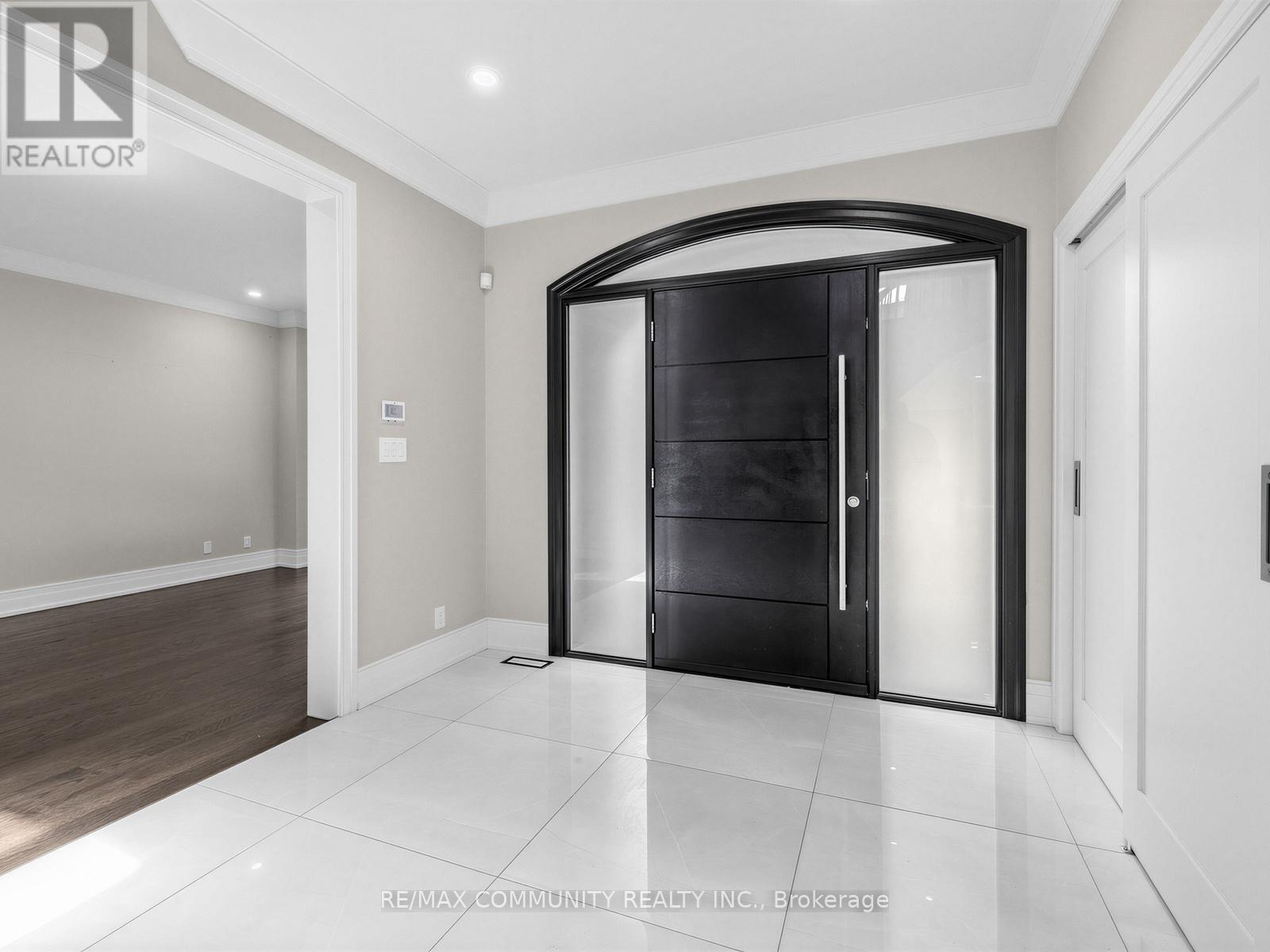 806 Clarence Street E, Vaughan, Ontario  L4L 8V2 - Photo 4 - N13452422