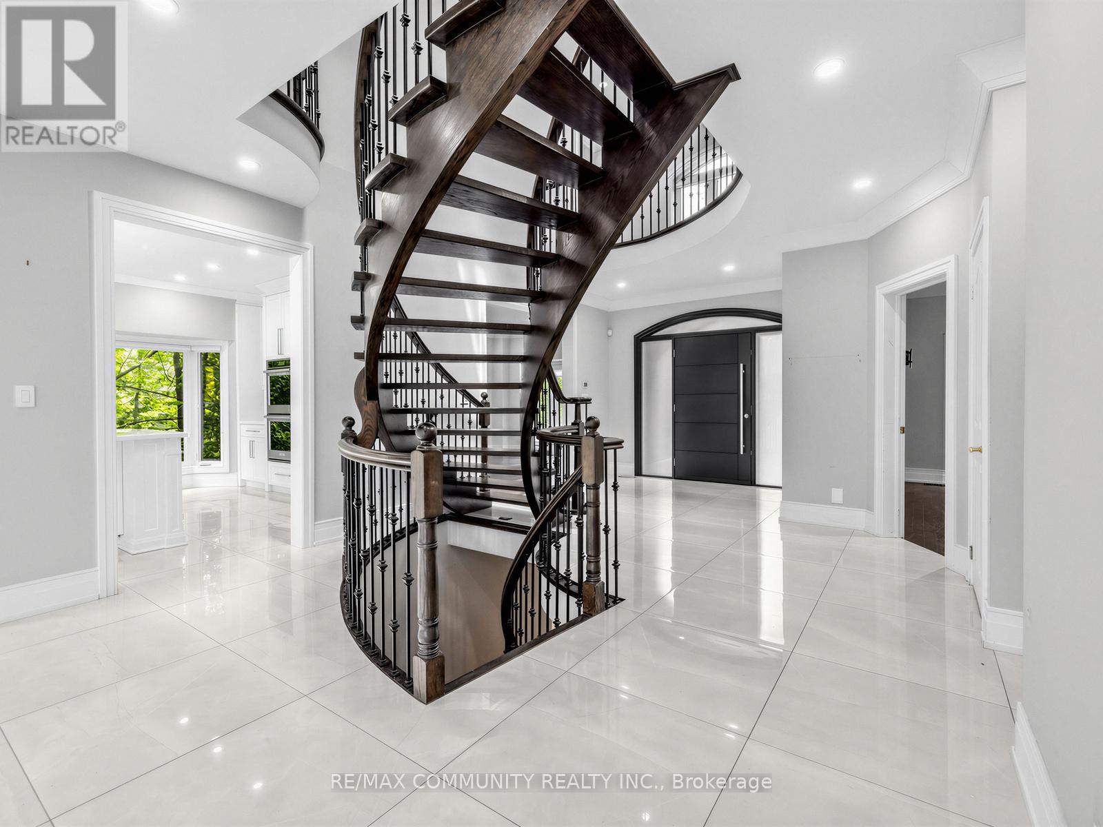 806 Clarence Street E, Vaughan, Ontario  L4L 8V2 - Photo 5 - N13452422