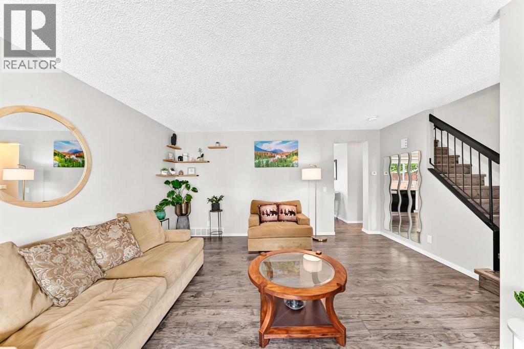 77 Edgeford Way Nw, Calgary, Alberta  T3A 2S8 - Photo 4 - A2321122