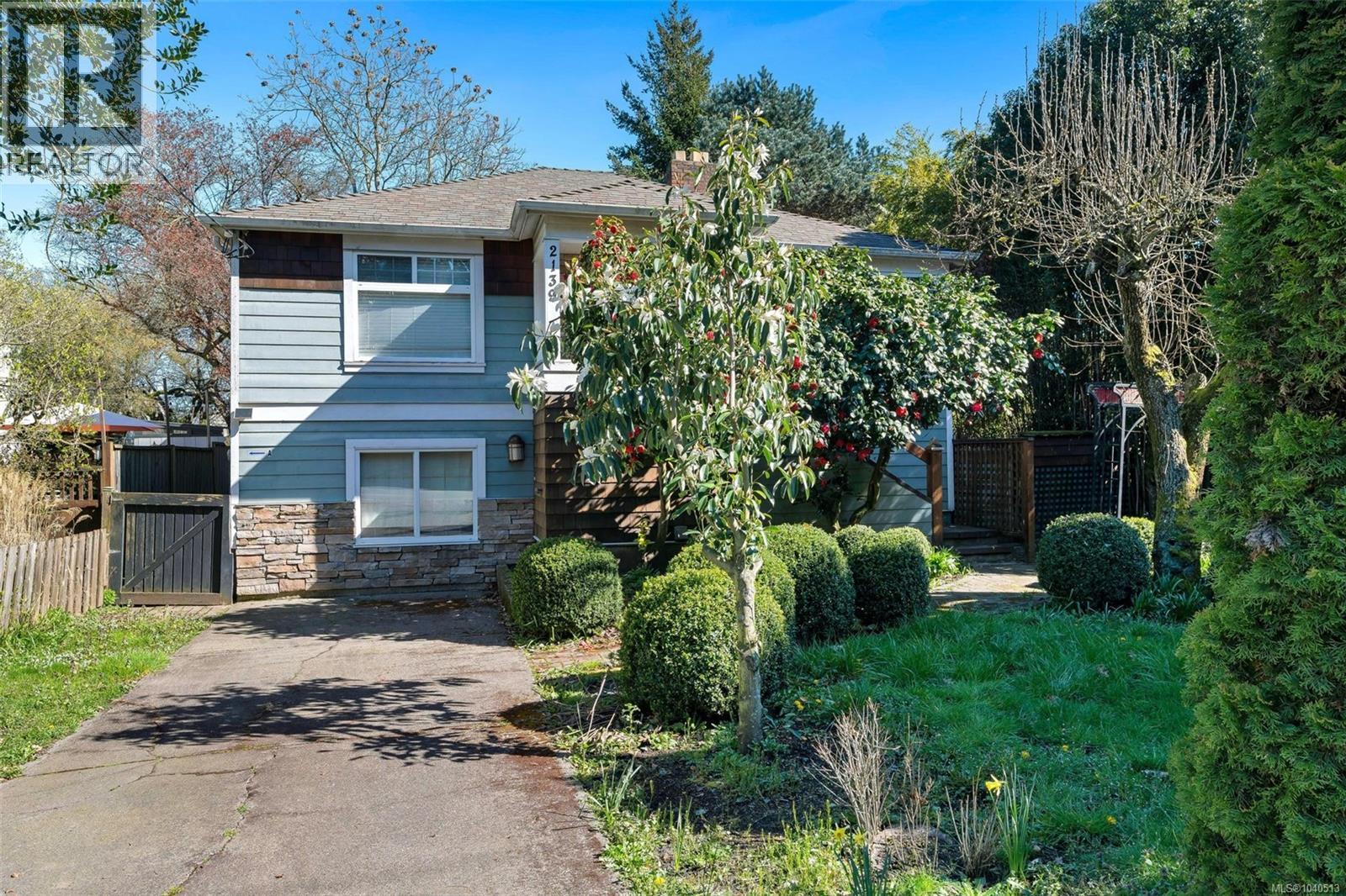 2139 Foul Bay Rd, Oak Bay, British Columbia