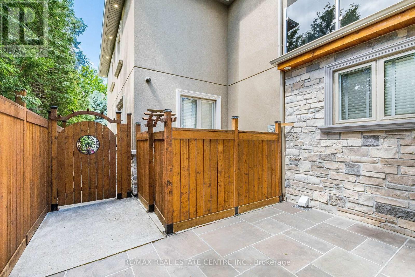 680 Bookham Crescent NW, Mississauga, Ontario  L4Z 1T9 - Photo 2 - W13452214