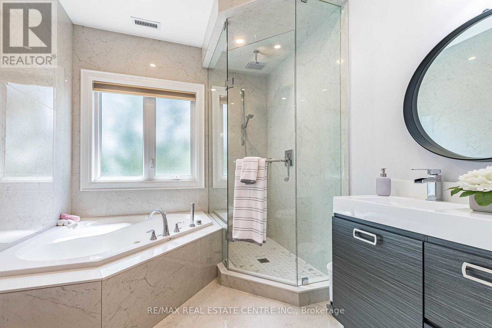 680 Bookham Crescent NW, Mississauga, Ontario  L4Z 1T9 - Photo 30 - W13452214