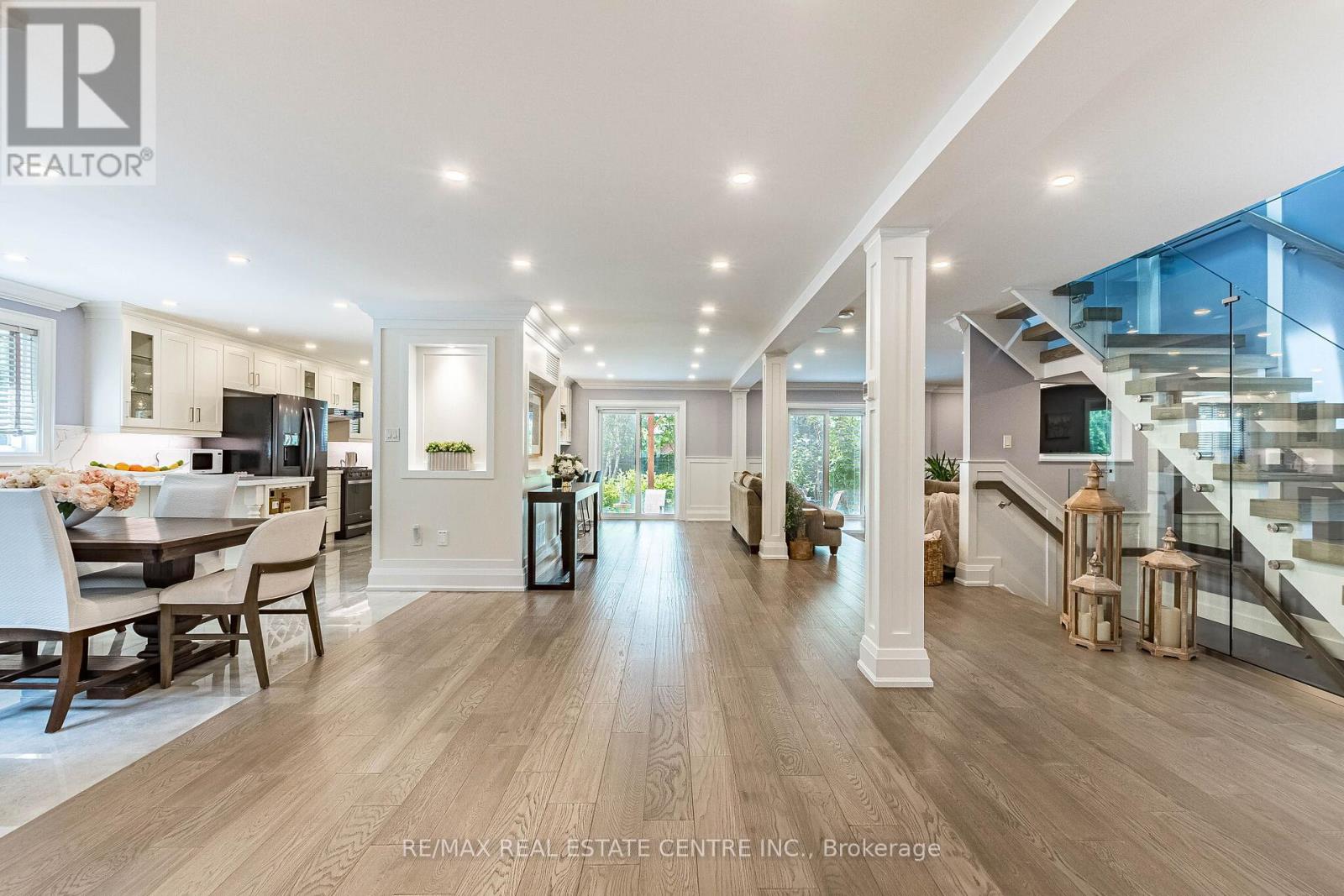 680 Bookham Crescent NW, Mississauga, Ontario  L4Z 1T9 - Photo 4 - W13452214