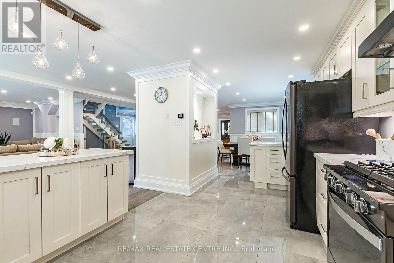 680 Bookham Crescent NW, Mississauga, Ontario  L4Z 1T9 - Photo 9 - W13452214