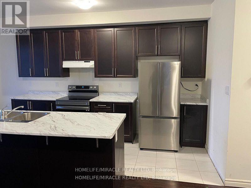 78 Donald Ficht Crescent, Brampton, Ontario L7A 5H7 - Photo 3 - W13452244