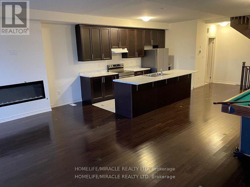 78 Donald Ficht Crescent, Brampton, Ontario L7A 5H7 - Photo 4 - W13452244