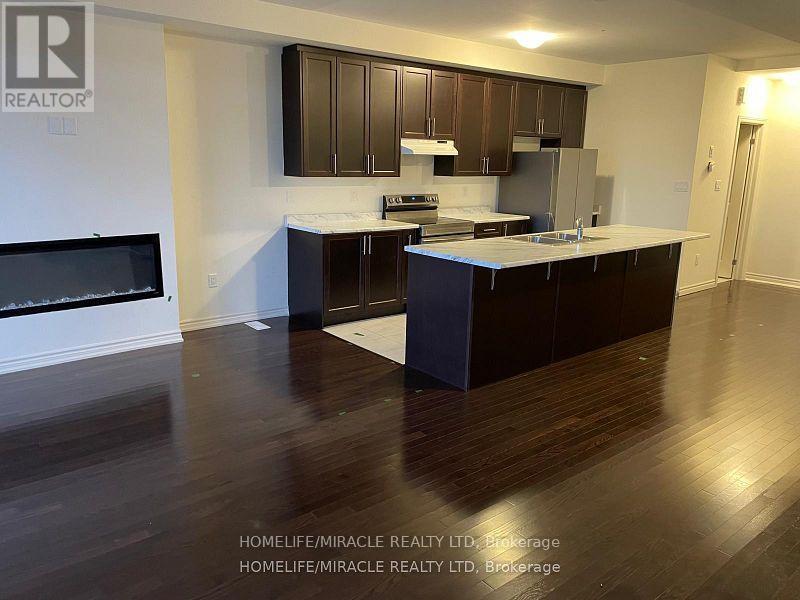 78 Donald Ficht Crescent, Brampton, Ontario L7A 5H7 - Photo 5 - W13452244