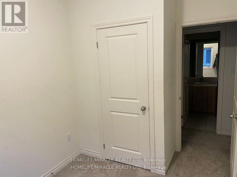 78 Donald Ficht Crescent, Brampton, Ontario L7A 5H7 - Photo 6 - W13452244