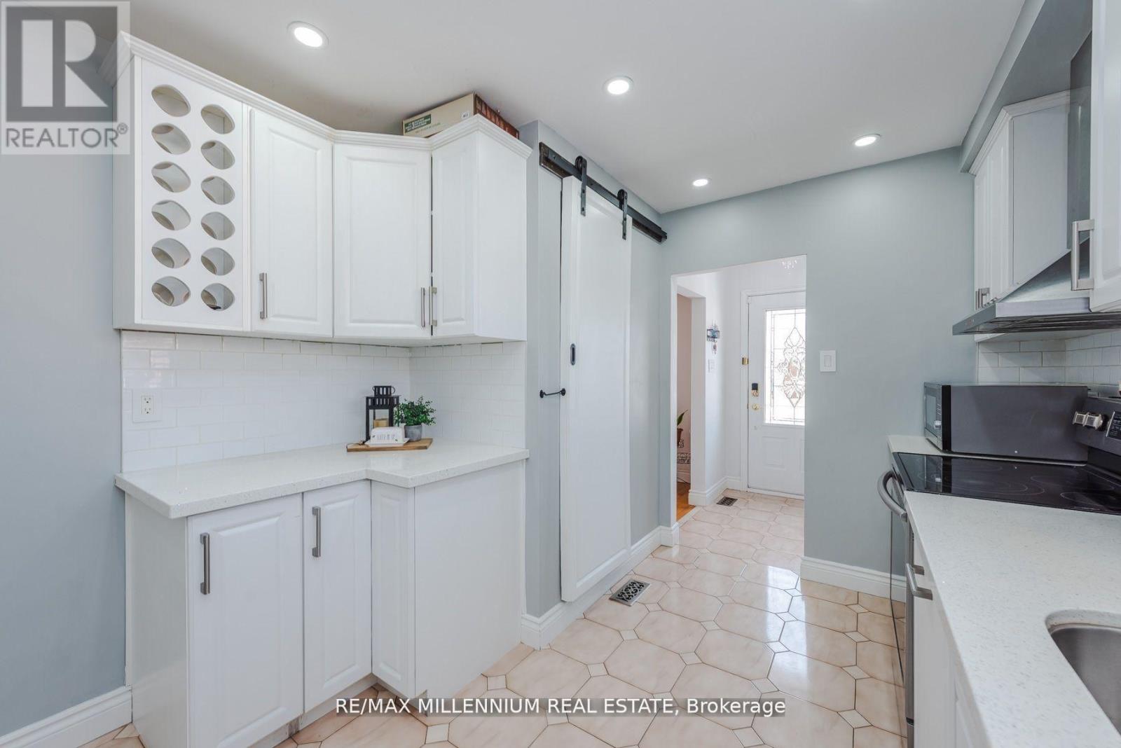 13 Cumberland Drive, Brampton, Ontario  L6V 1W5 - Photo 5 - W13452358