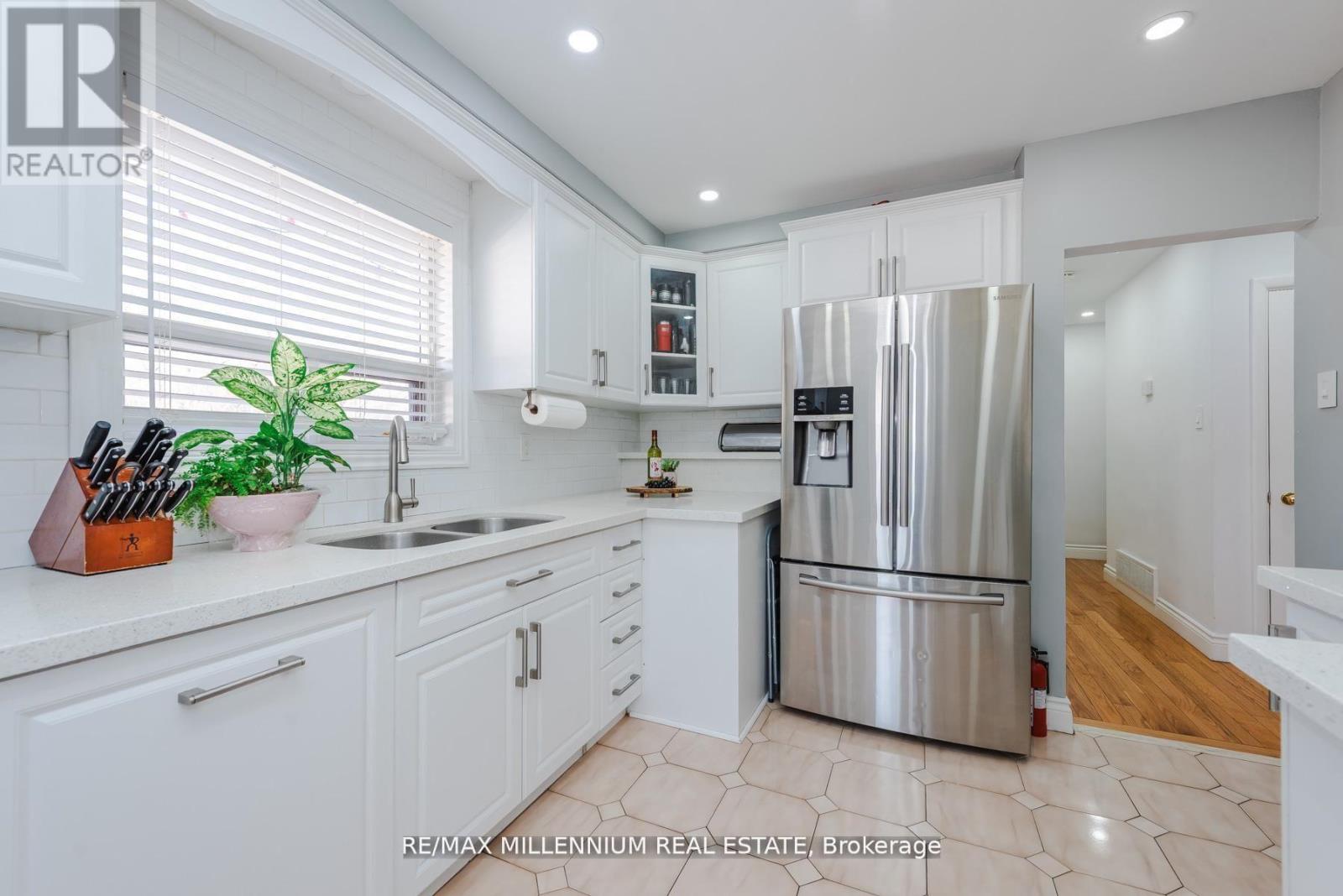 13 Cumberland Drive, Brampton, Ontario  L6V 1W5 - Photo 7 - W13452358
