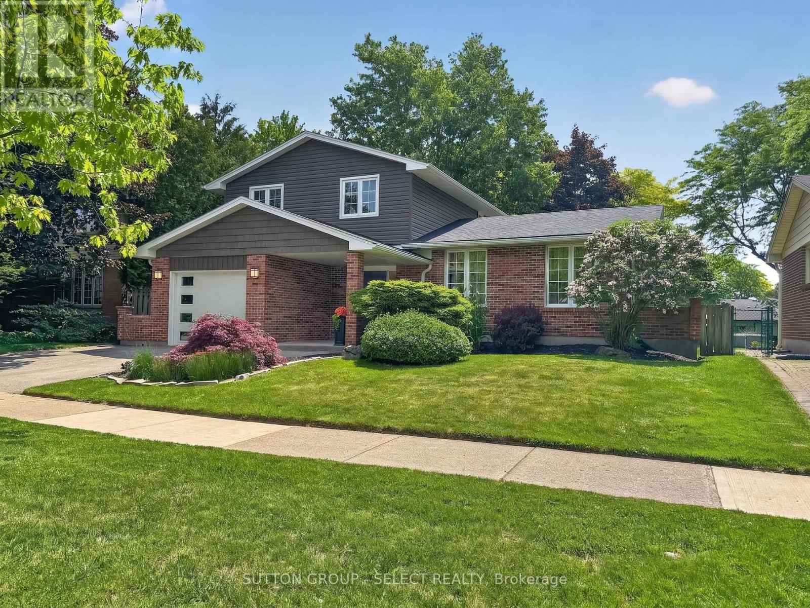 $669,900574 Cranbrook Road S, London South, Ontario