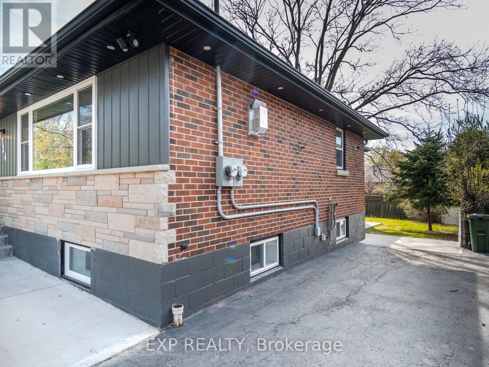2 - 124 Upper Paradise Road, Hamilton, Ontario  L9C 5B8 - Photo 4 - X13452390