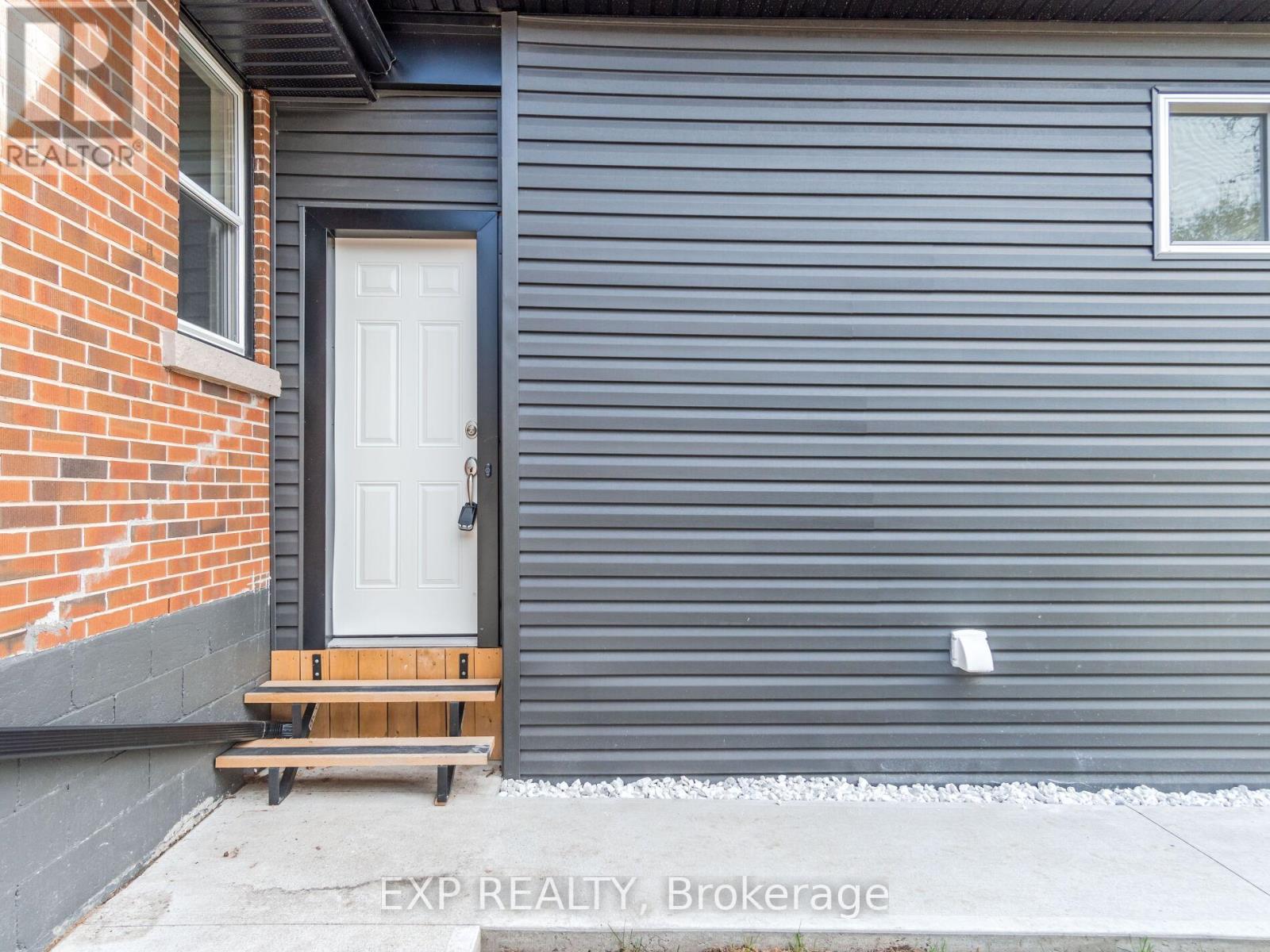 2 - 124 Upper Paradise Road, Hamilton, Ontario  L9C 5B8 - Photo 5 - X13452390