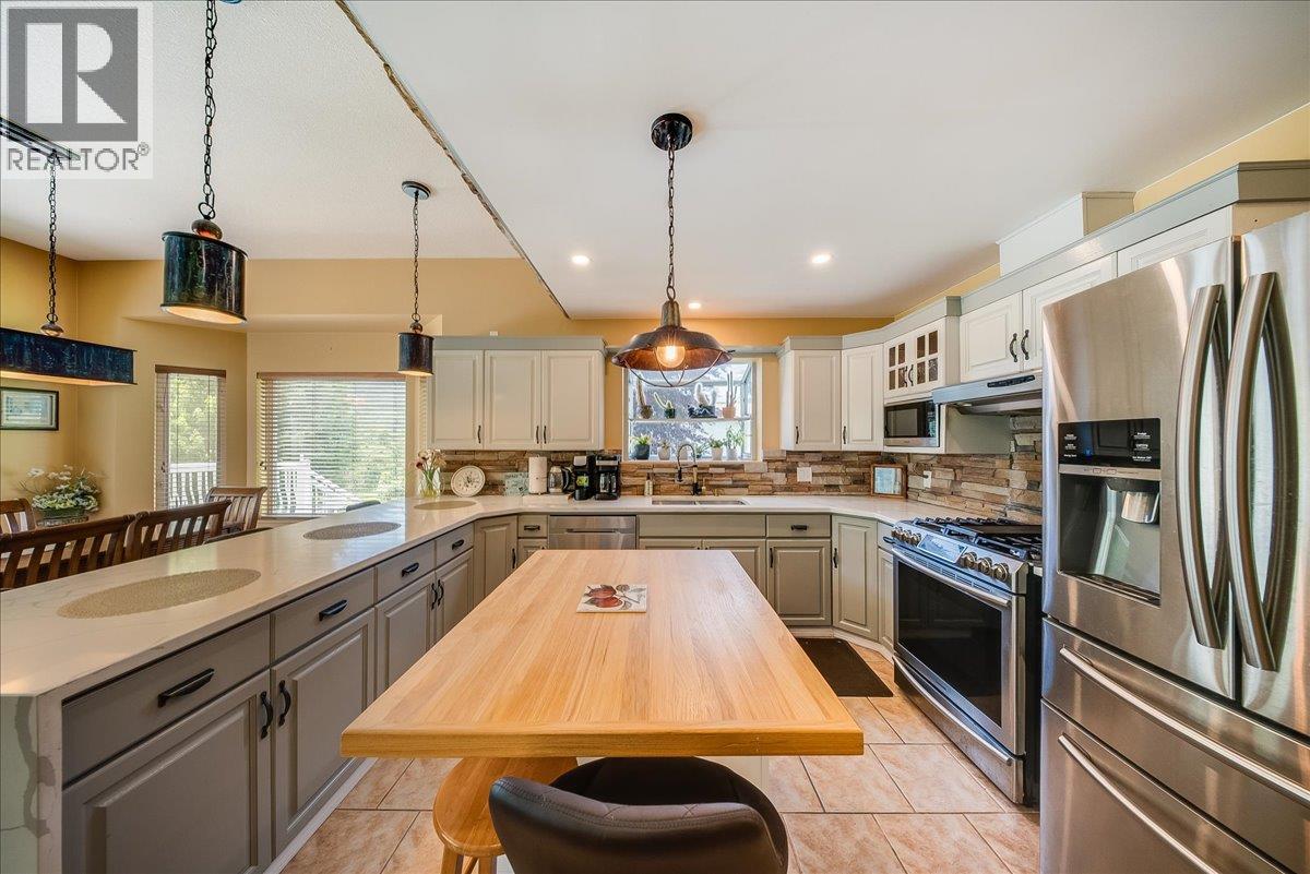 412 14th Avenue, Genelle, British Columbia  V0G 1G0 - Photo 8 - 10391481